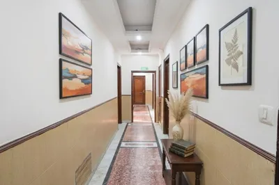Lobby-corridor