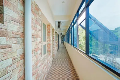 Lobby-corridor