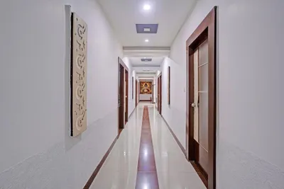 Lobby-corridor