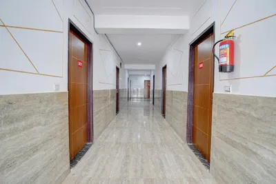 Lobby-corridor
