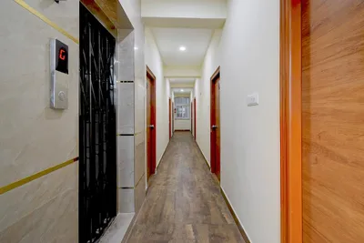 Lobby-corridor