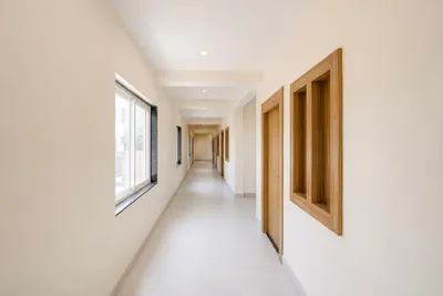 Lobby-corridor