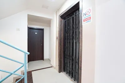 Lobby-corridor