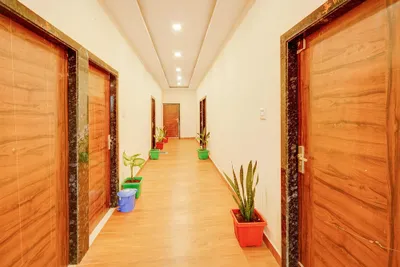 Lobby-corridor