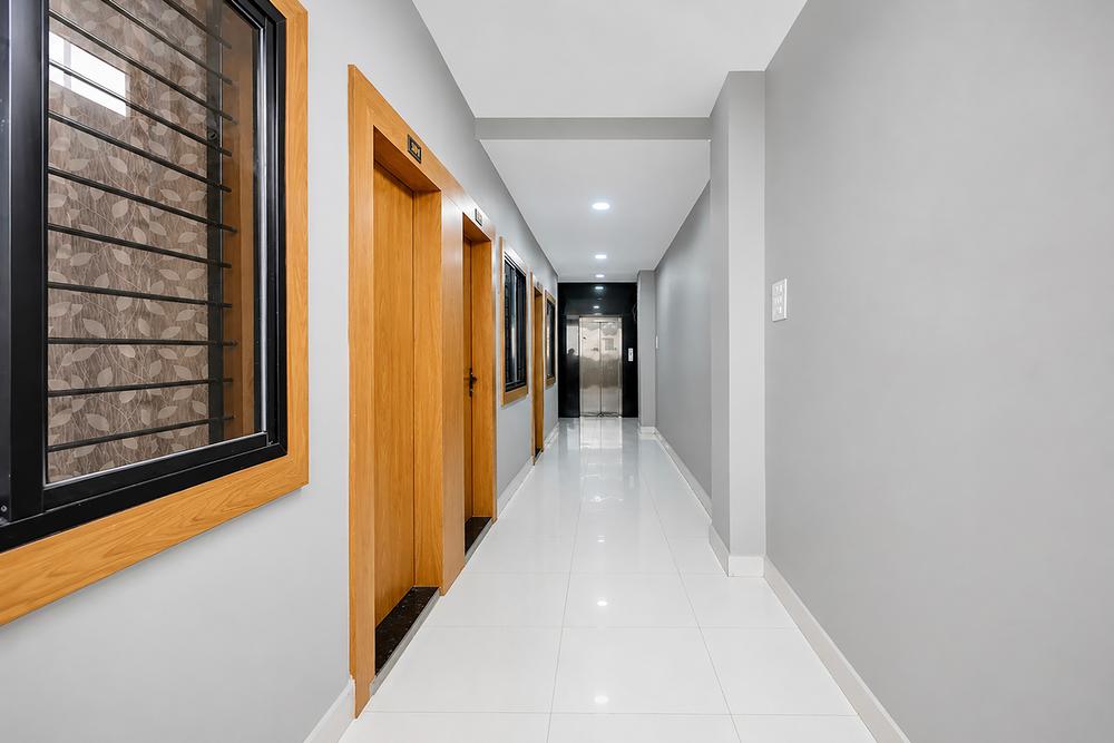 Lobby-corridor