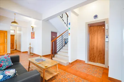 Lobby-corridor