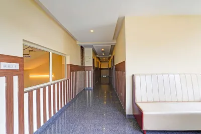 Lobby-corridor