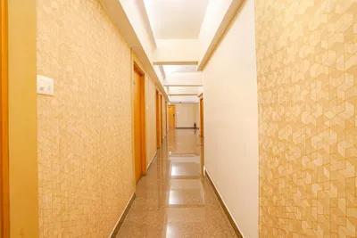 Lobby-corridor