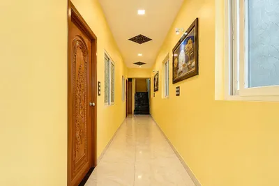 Lobby-corridor