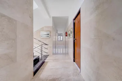 Lobby-corridor
