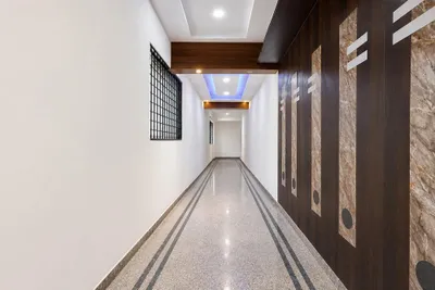Lobby-corridor