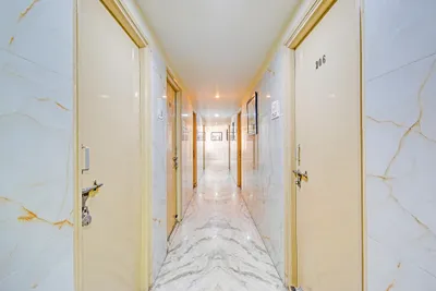 Lobby-corridor