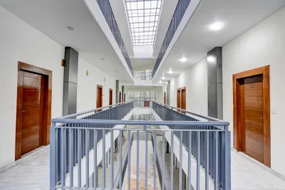 Lobby-corridor