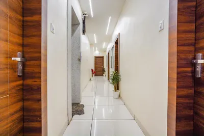 Lobby-corridor