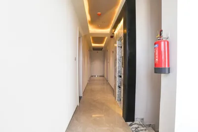 Lobby-corridor