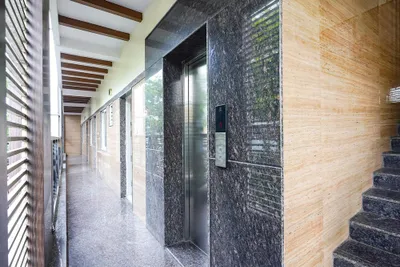Lobby-corridor