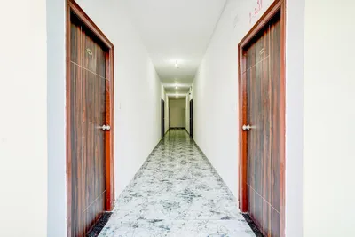 Lobby-corridor