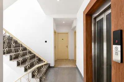 Lobby-corridor