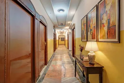 Lobby-corridor