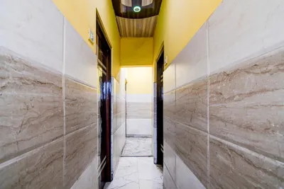 Lobby-corridor