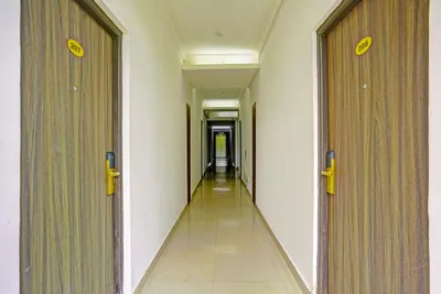 Lobby-corridor