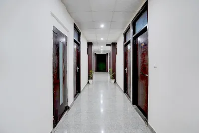 Lobby-corridor