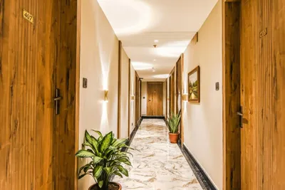 Lobby-corridor