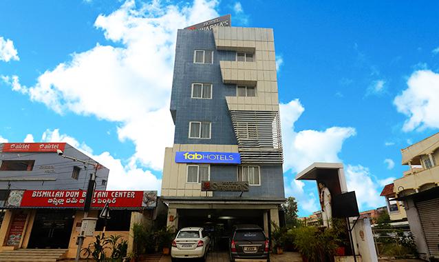 FabHotel Swarnas, Ramavarappadu Railway Station, Vijayawada: Reviews ...