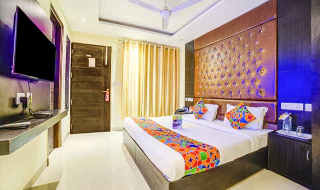 FabHotel Diamond, Zirakpur Panchkula Kalka Highway, Zirakpur: Reviews ...