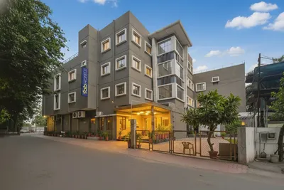 FabHotel Bee Town