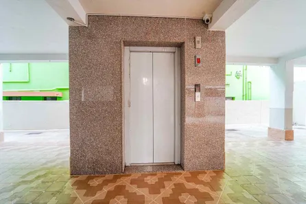 Lobby-corridor