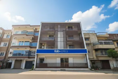 FabHotel La Paz Stay B&B